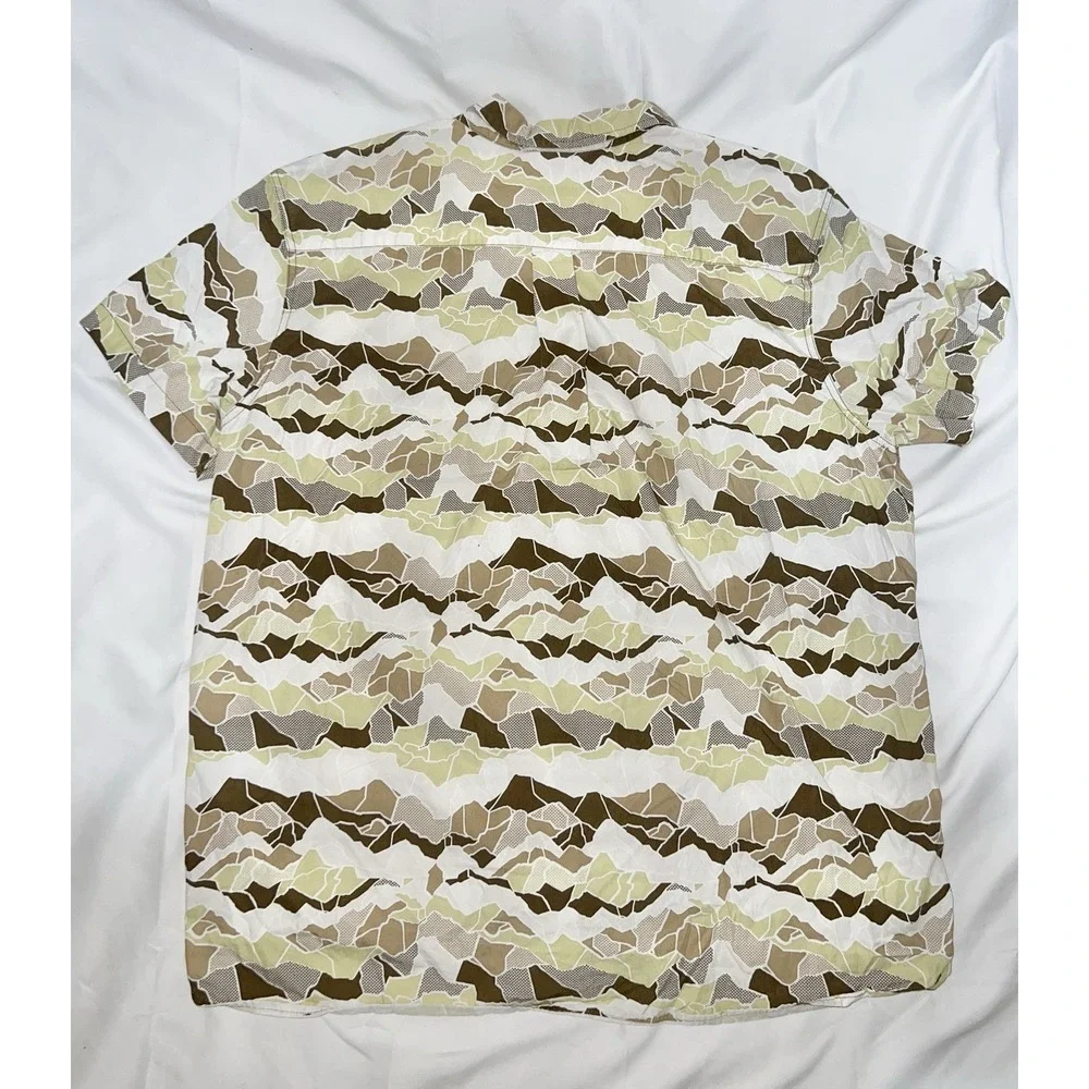 The North Face Mens Camo Mountain Print Short Sleeve Button Up Shirt XXLarge